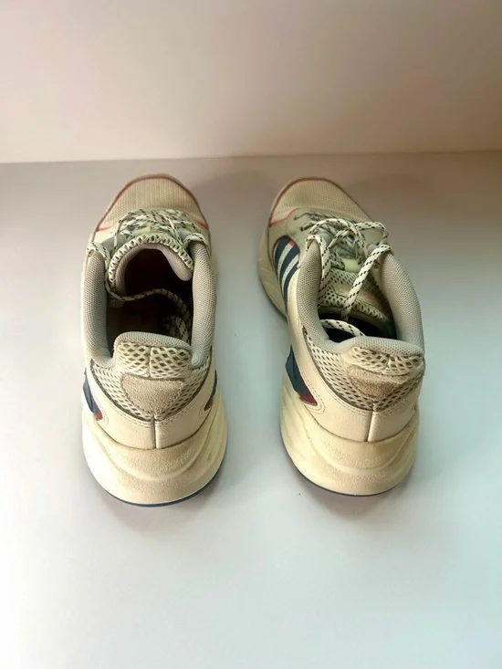 adidas Women's Valasion Sneakers - Picture 6 of 11